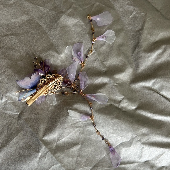 Light lilac hand made brooch/hair clip - Picture 4 of 6